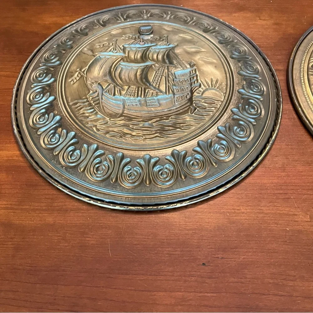 Vintage embossed brass plates wall decor set of 2 Nautical Colonial Pub Scene - Picture 6 of 11